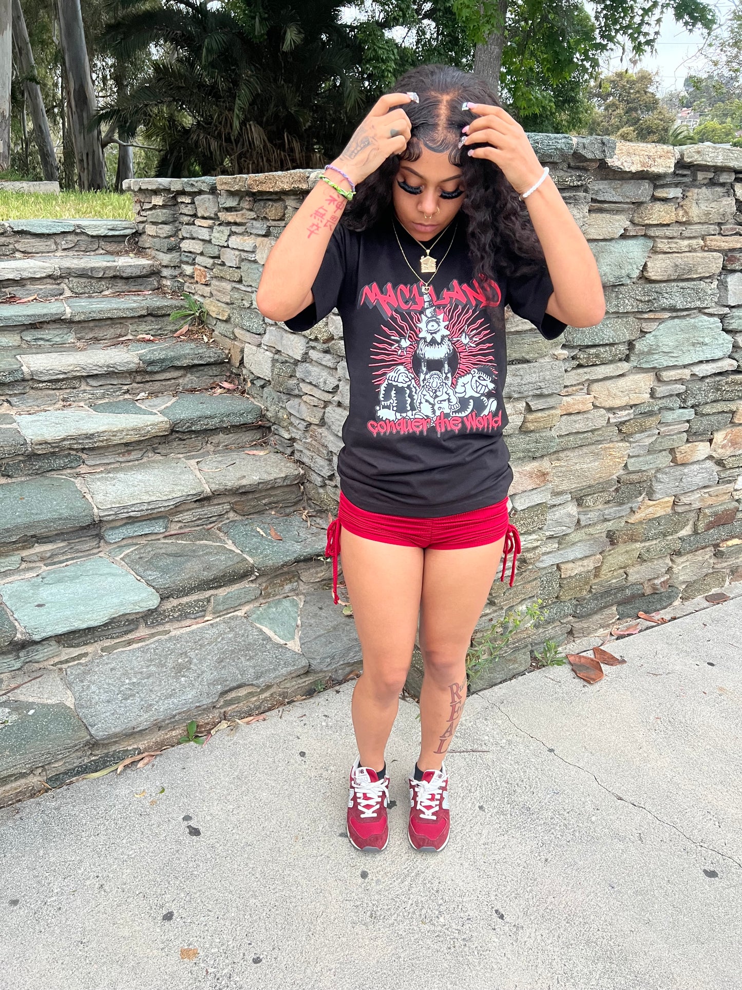 Conquer the World tee Black