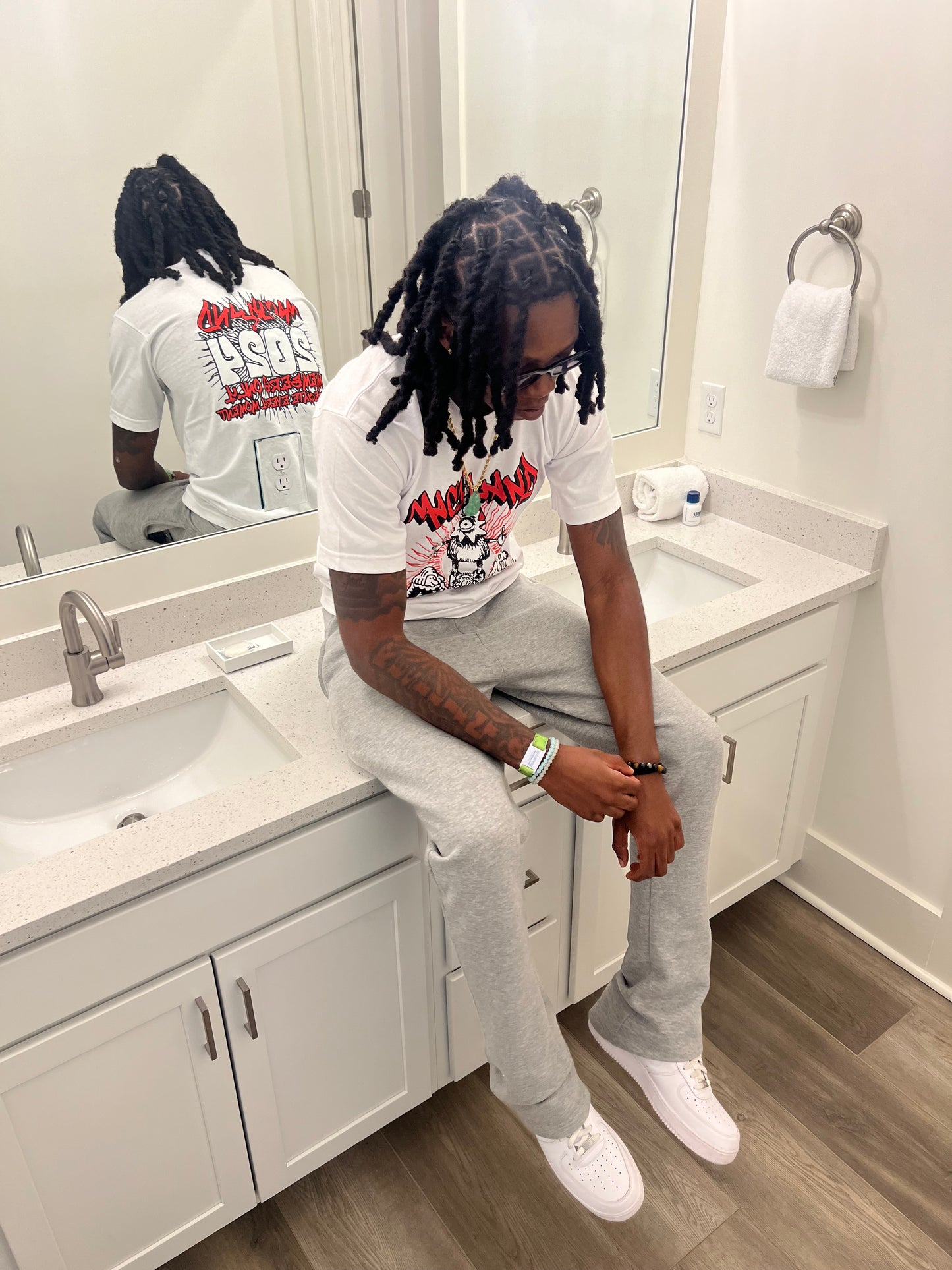 Conquer the World tee White